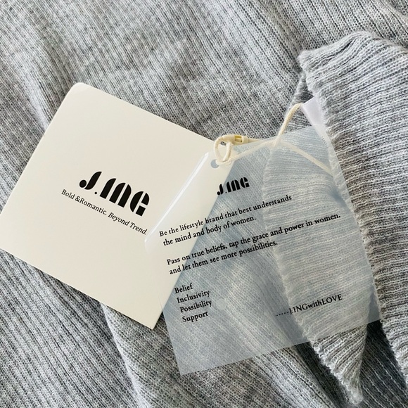 NWT J.Ing Soft Grey Long Sleeve Ribbed Scoop Neck Top, Bamboo Blend Fabric - Picture 3 of 6